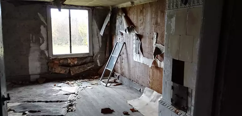 Why Selling a Distressed House Through Traditional Methods Fails in Gilbert